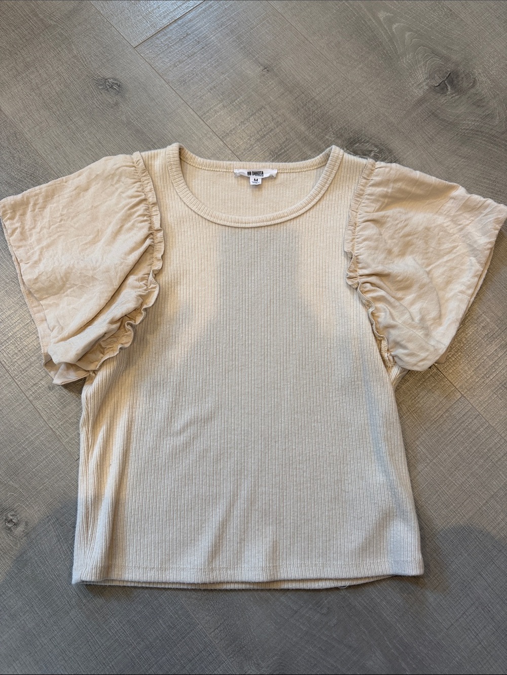BB Dakota Cream Ribbed Tee with Ruffle Short Sleeves
